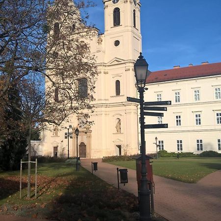 Pongrácz Apartman Zirc Exterior foto