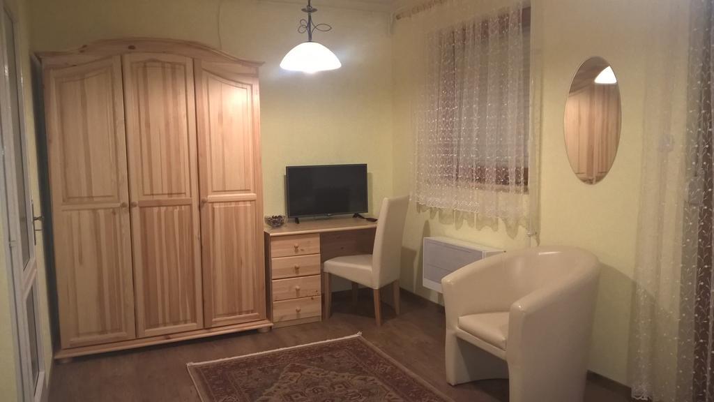 Pongrácz Apartman Zirc Exterior foto